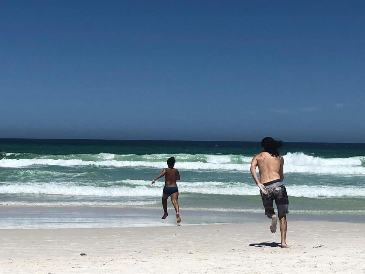 Três quartos na praia Cabo Frio Exterior foto